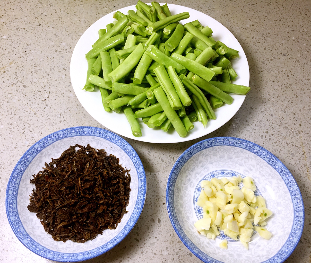 梅干菜炒四季豆的做法 步骤1