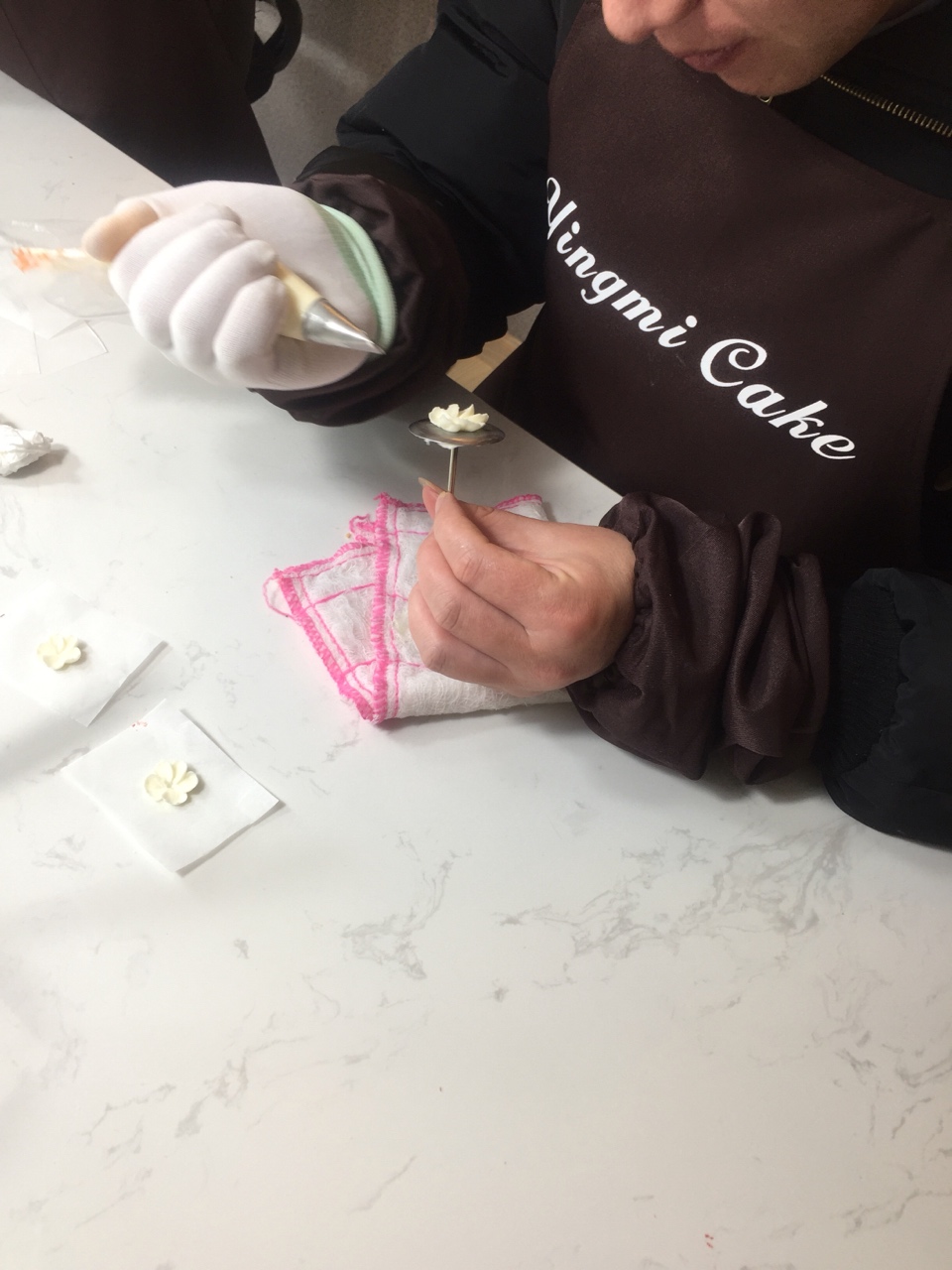 英蜜烘焙工作室之奶油霜韓式裱花學員作品的做法 步骤4