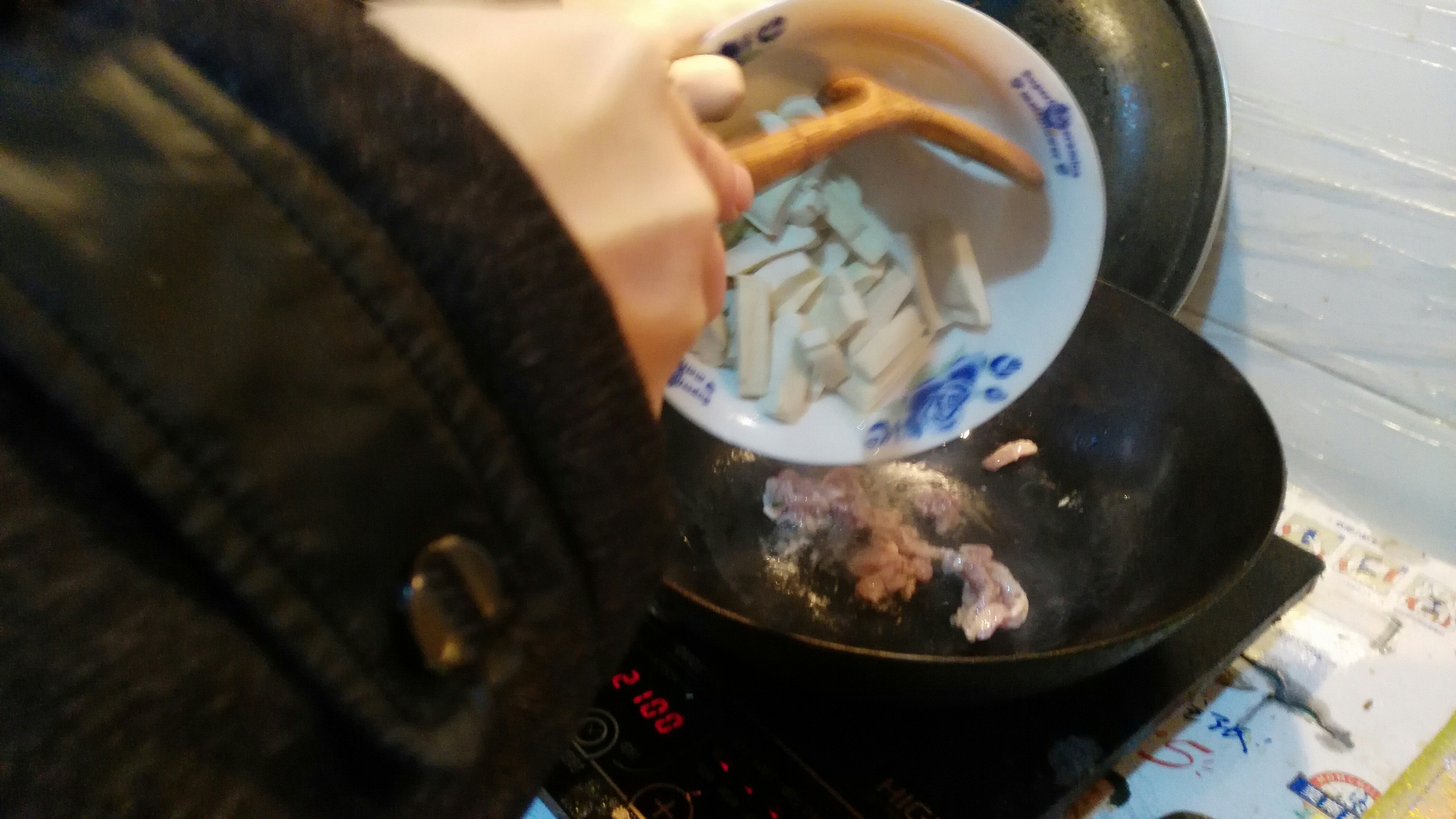 大蒜豆腐干的做法 步骤3