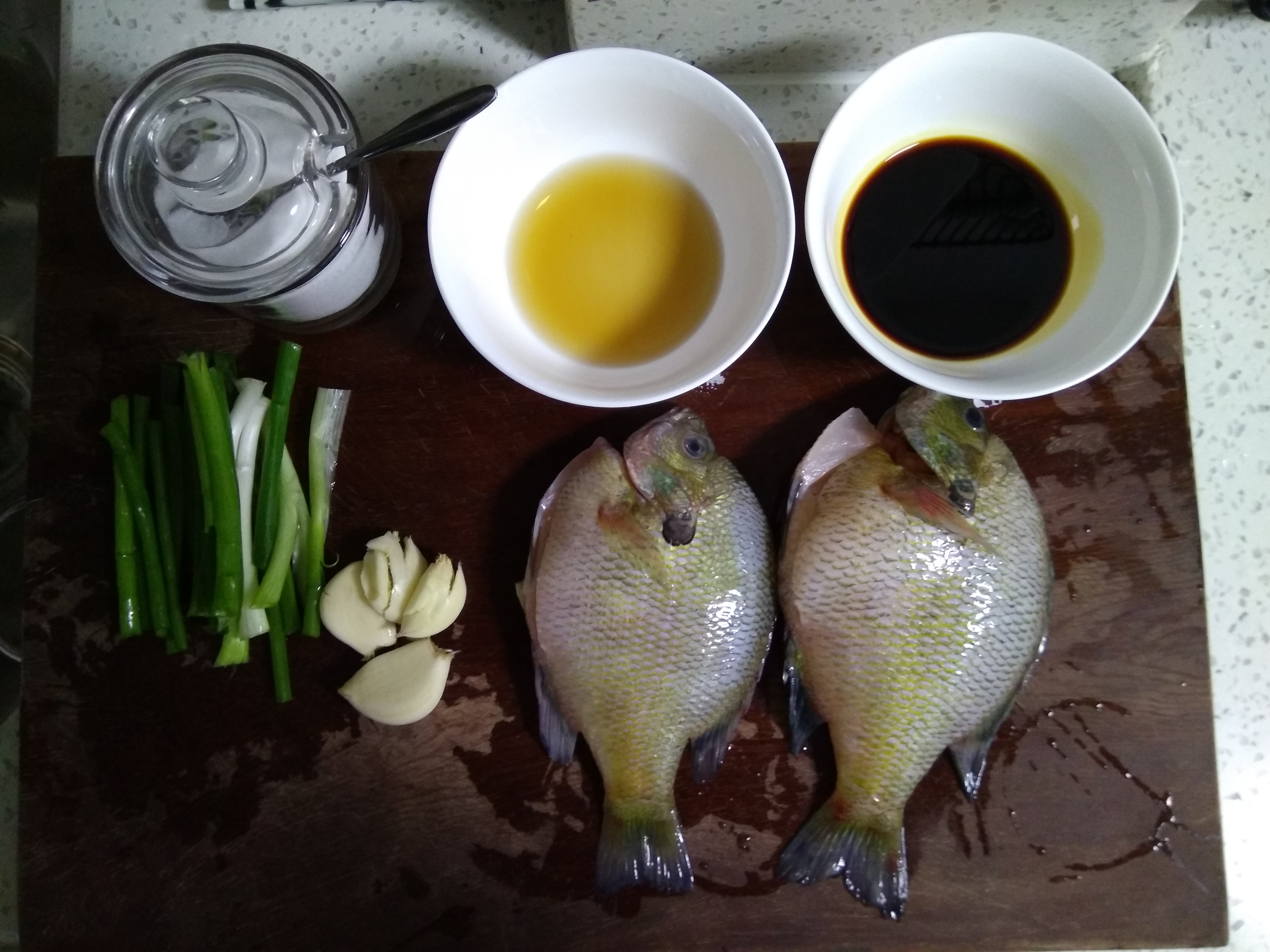 香煎太陽魚的做法 步骤1