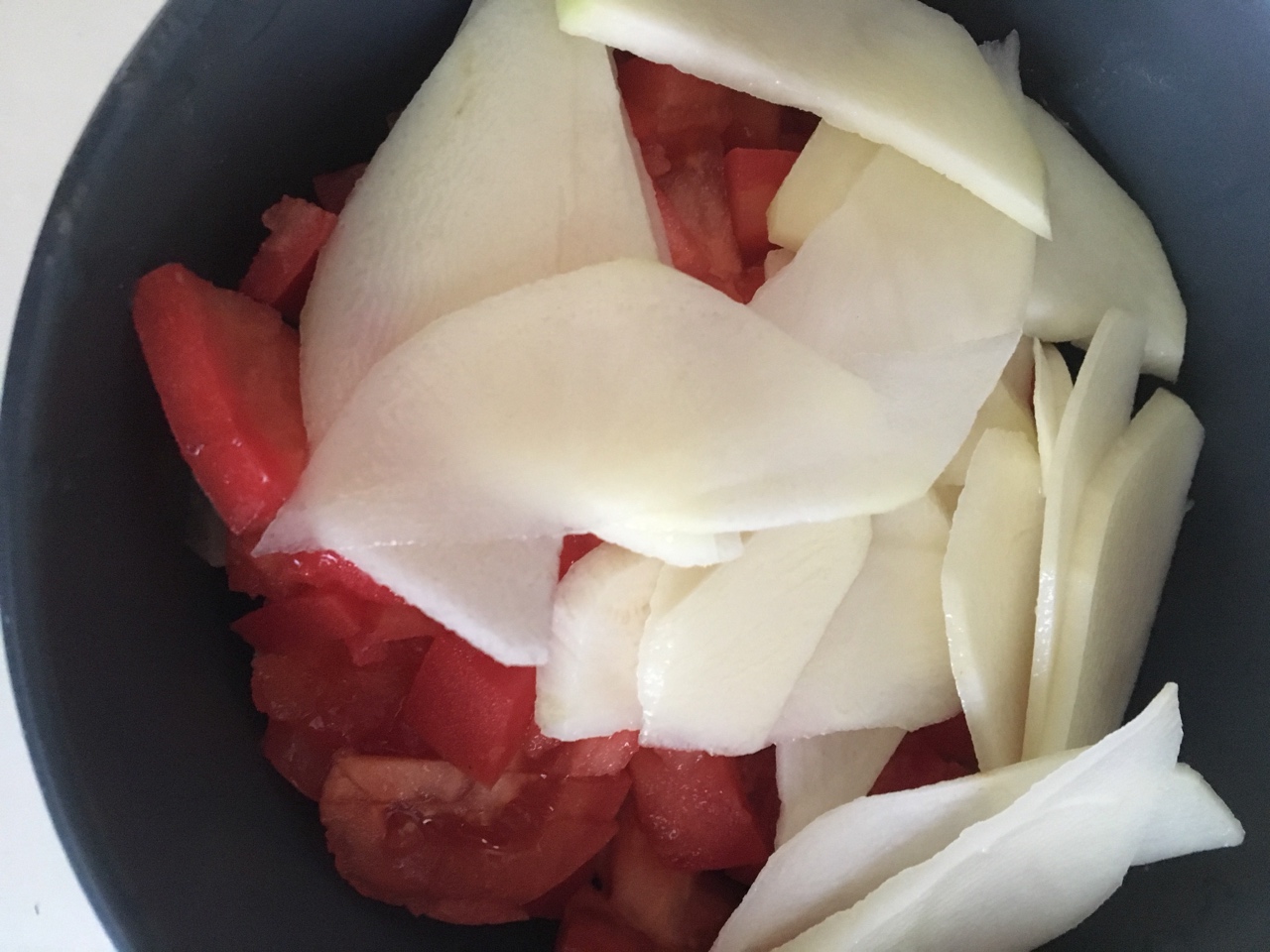 不到三百卡絕對飽腹美味的番茄蒸土豆的做法 步骤3