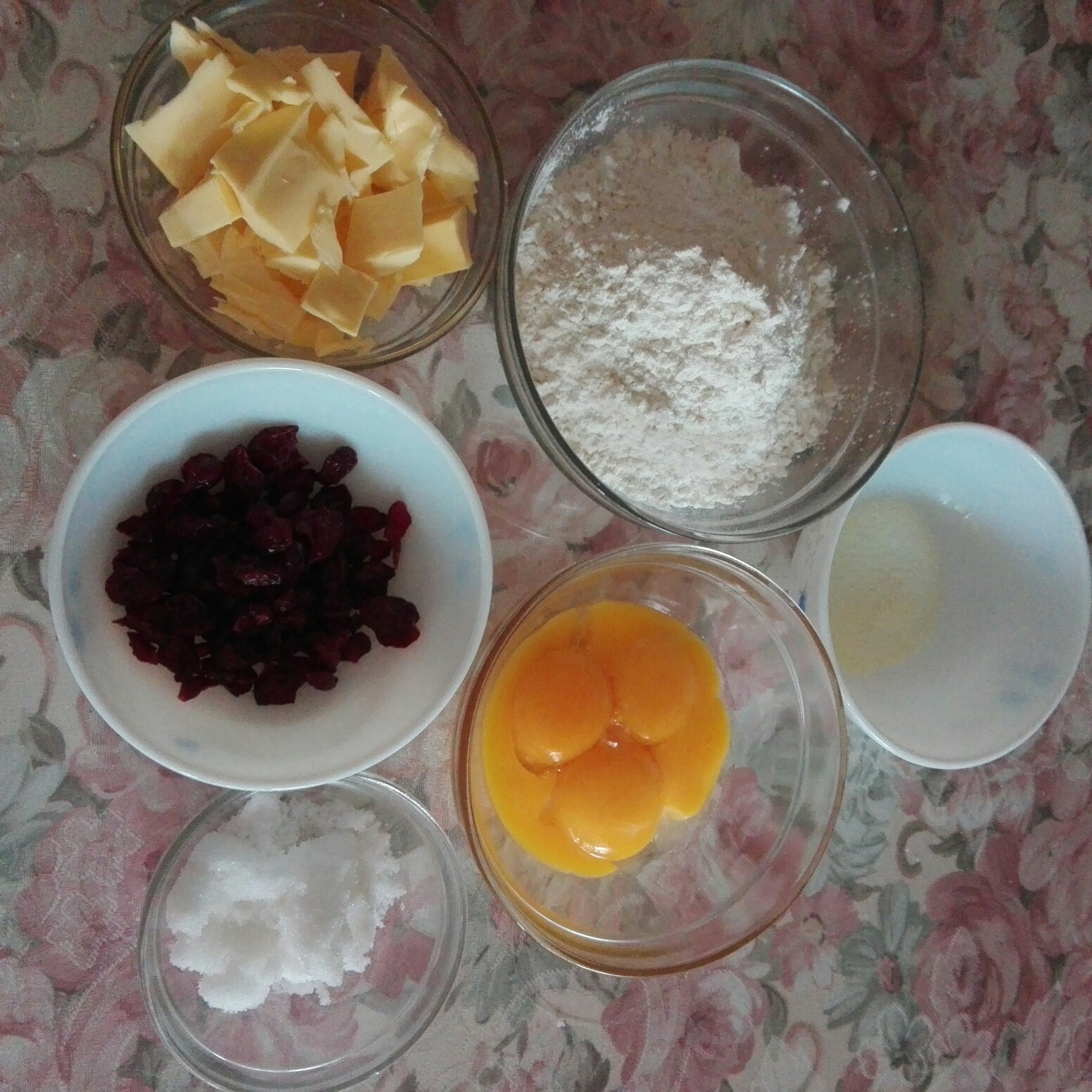 蔓越莓黃油花朵酥的做法 步骤1