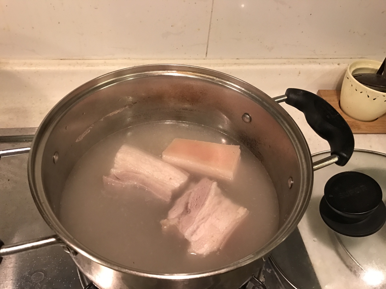 杭椒炒肉的做法 步骤1
