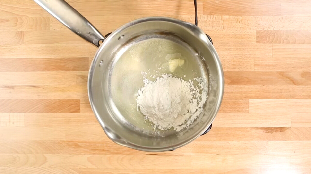 西蘭花雞肉煮貝殼粉的做法 步骤3