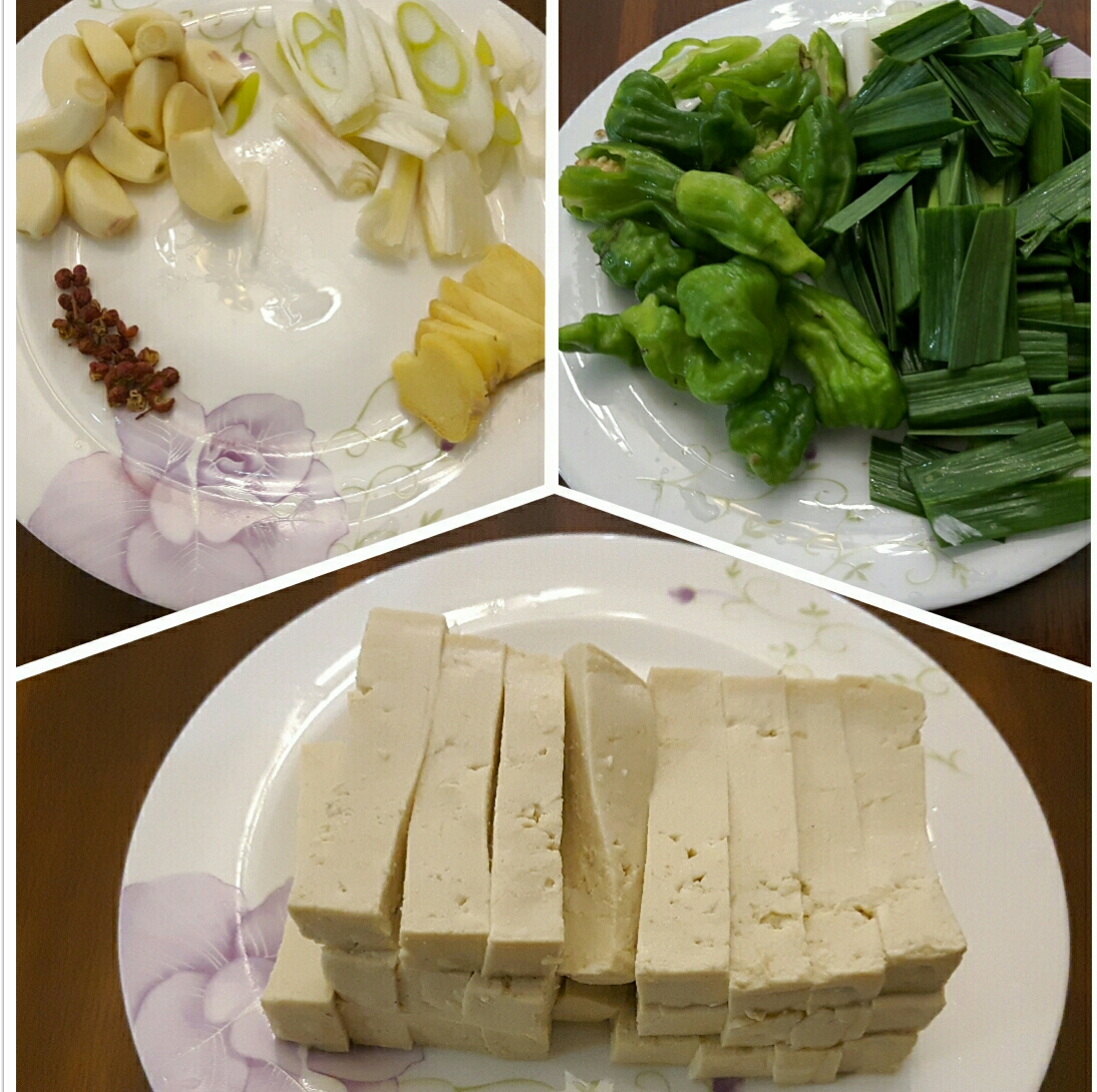 辣椒蒜苗香煎豆腐的做法 步骤1