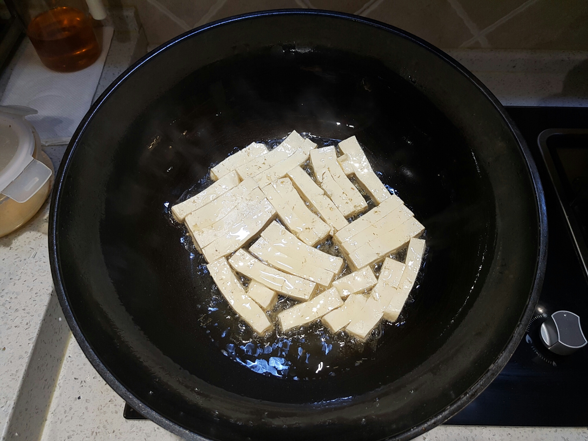 辣椒蒜苗香煎豆腐的做法 步骤2