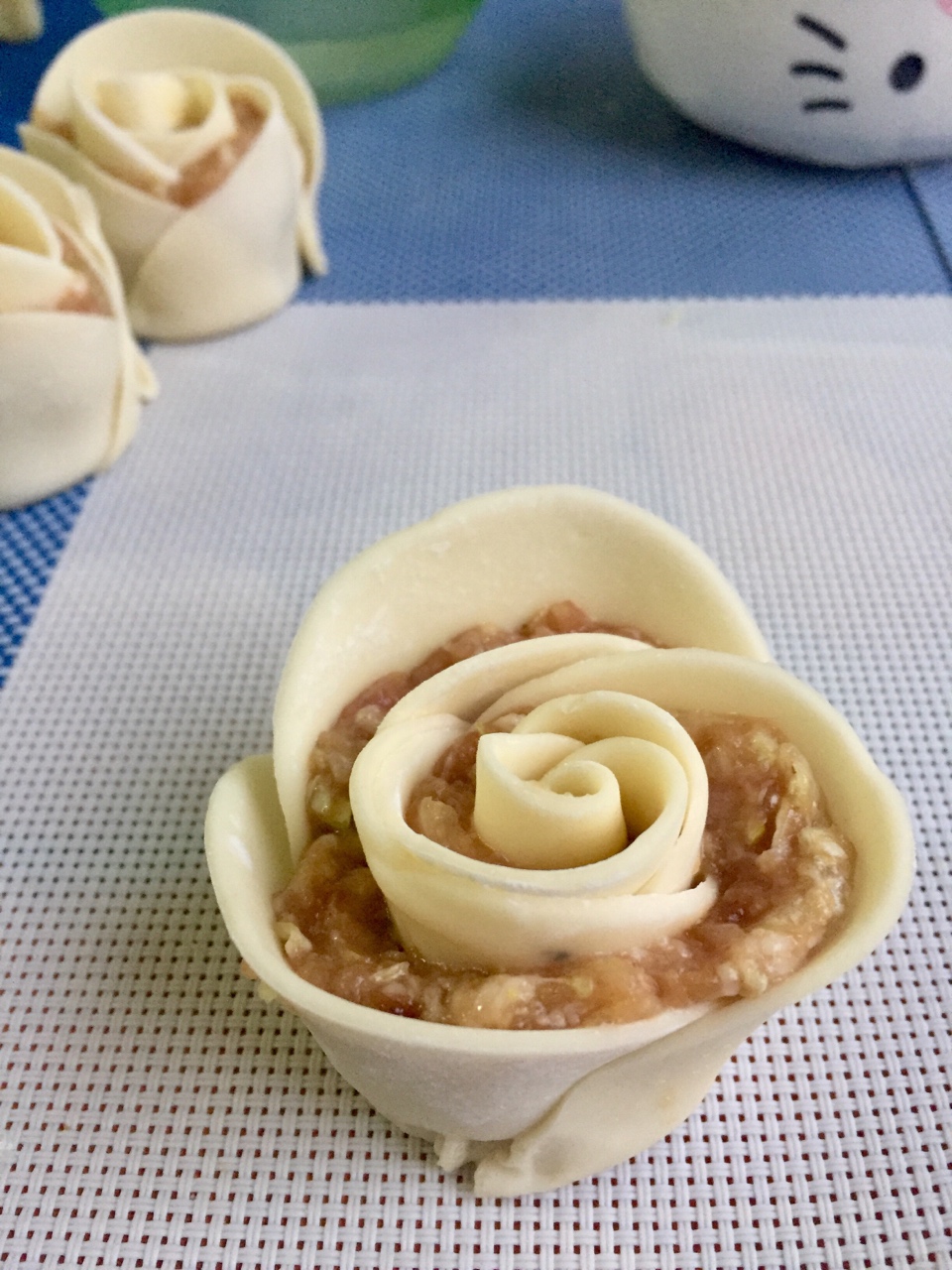 玫瑰煎餃-快手菜的做法 步骤2