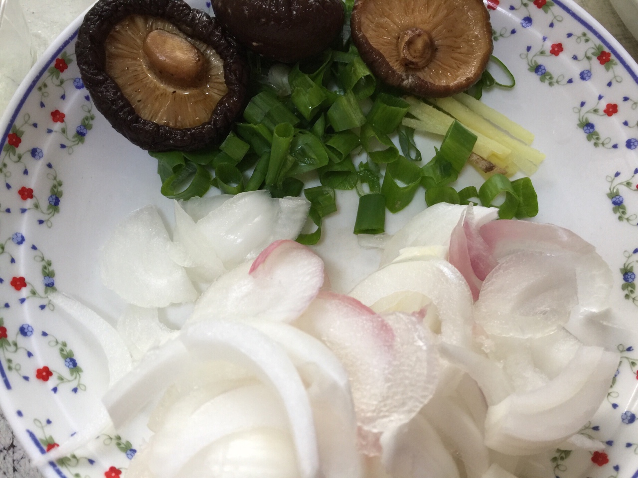 寶寶版香菇洋蔥鹵肉飯的做法 步骤1