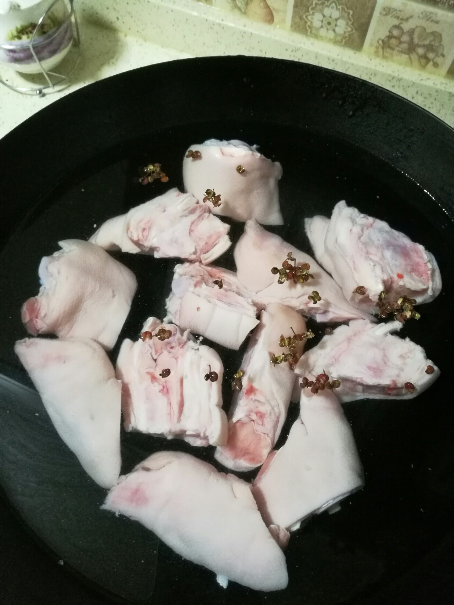 腐乳炖豬手的做法 步骤2