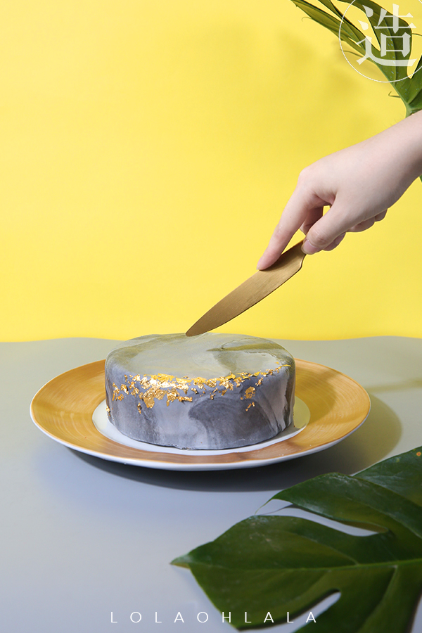 穿著⾼級灰的蛋糕,⼩tips做出大理石紋翻糖蛋糕的做法 步骤5