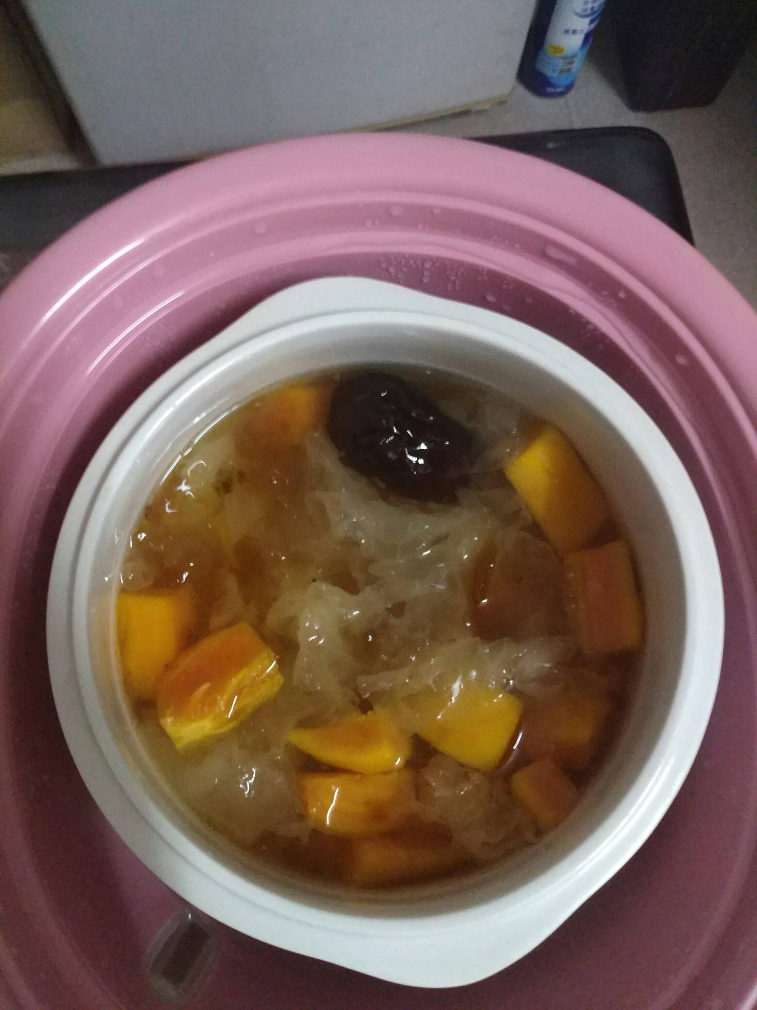 鮮奶桃膠木瓜雪耳紅棗糖水的做法 步骤4