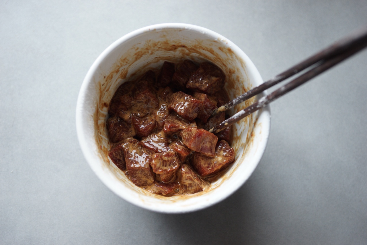 黑蒜子牛肉粒—華美新年味的做法 步骤4