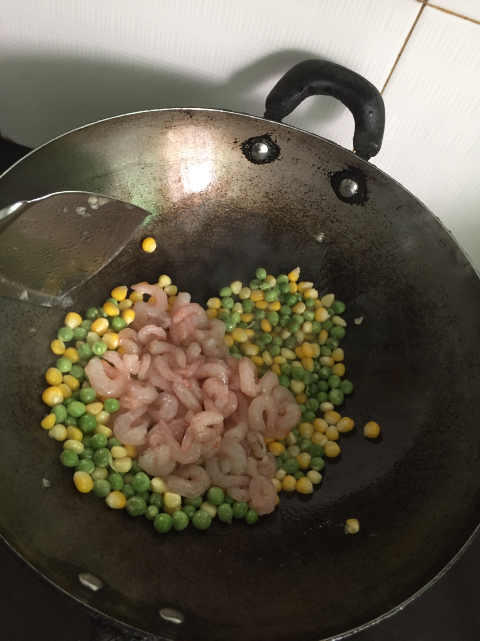 蝦仁炒玉米青豆的做法 步骤4