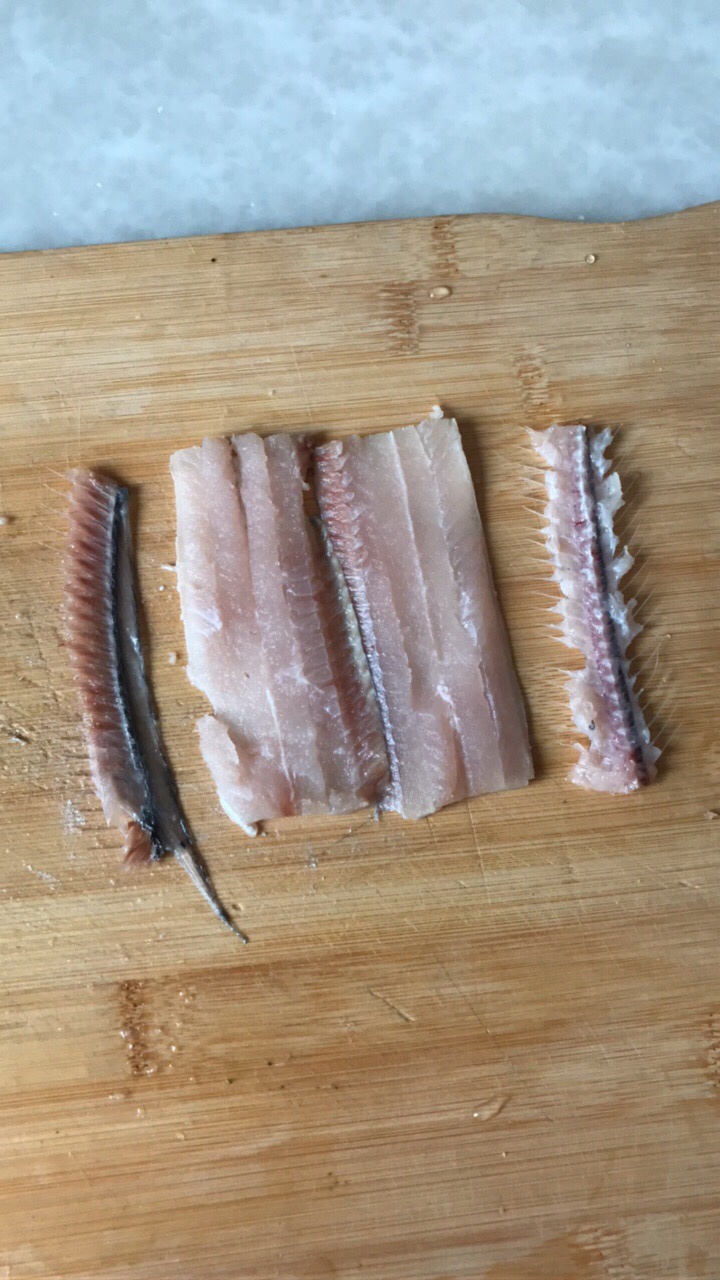 饅頭屑煎帶魚肉的做法 步骤1