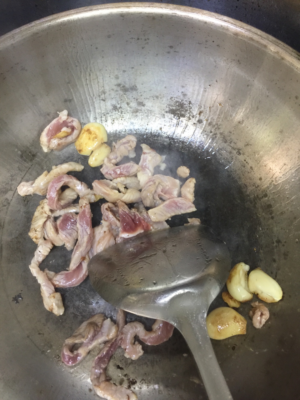 瘦肉炒茶樹菇的做法 步骤2