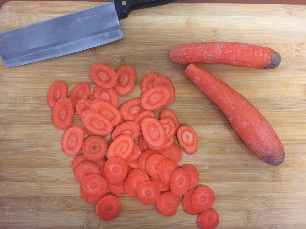 無油無烤箱版胡蘿卜干的做法 步骤1