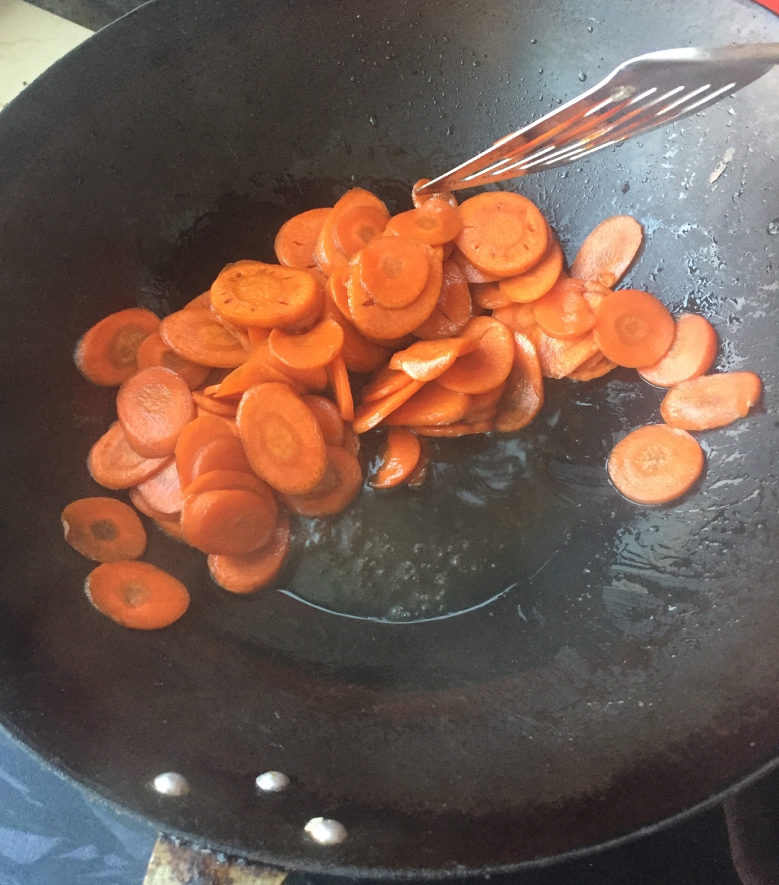 無油無烤箱版胡蘿卜干的做法 步骤3