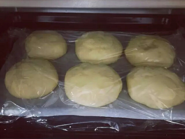 黃金椰蓉面包的做法 步骤2