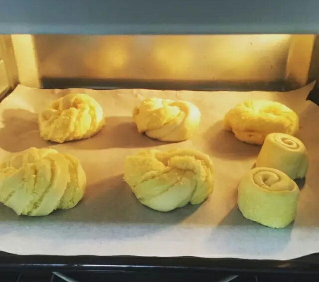 黃金椰蓉面包的做法 步骤8