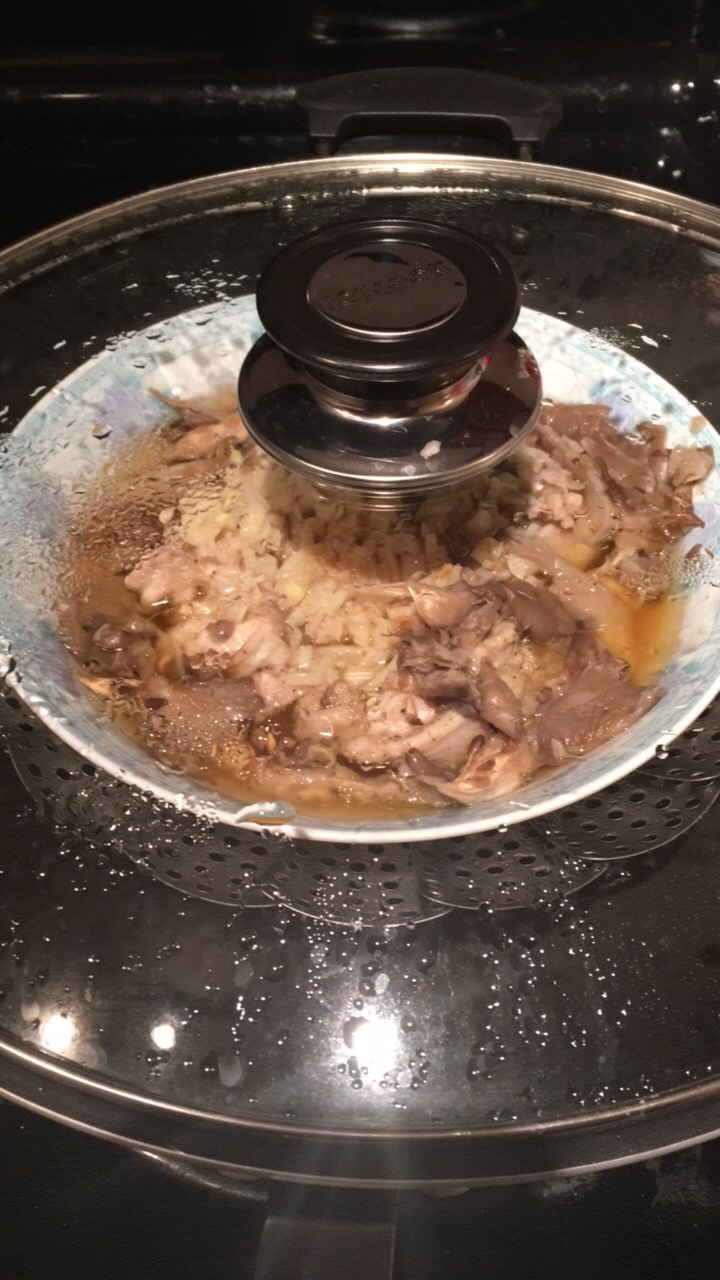 平菇蒸雞腿肉的做法 步骤4