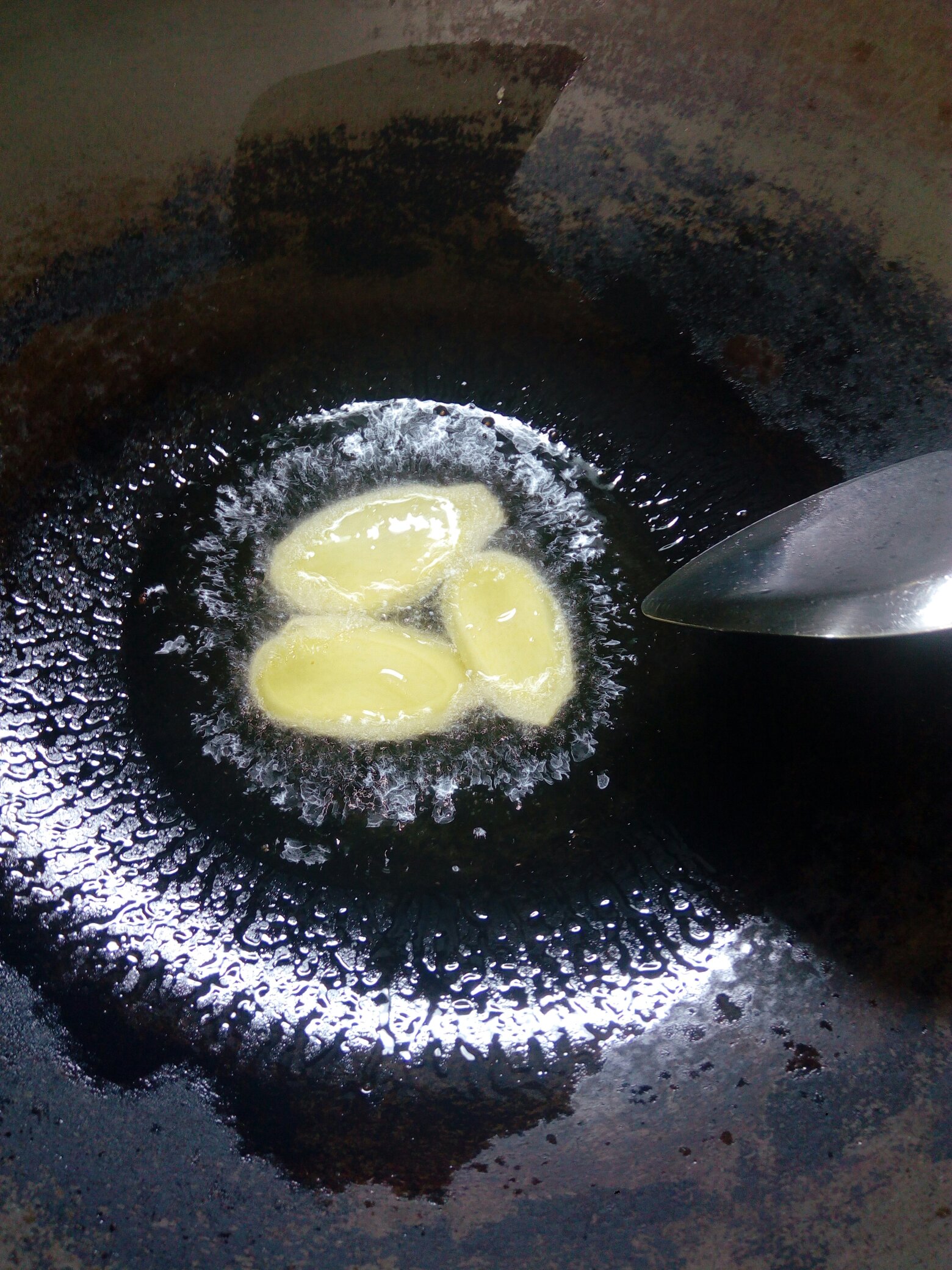 簡易鮮美的鯽魚豆腐湯的做法 步骤2