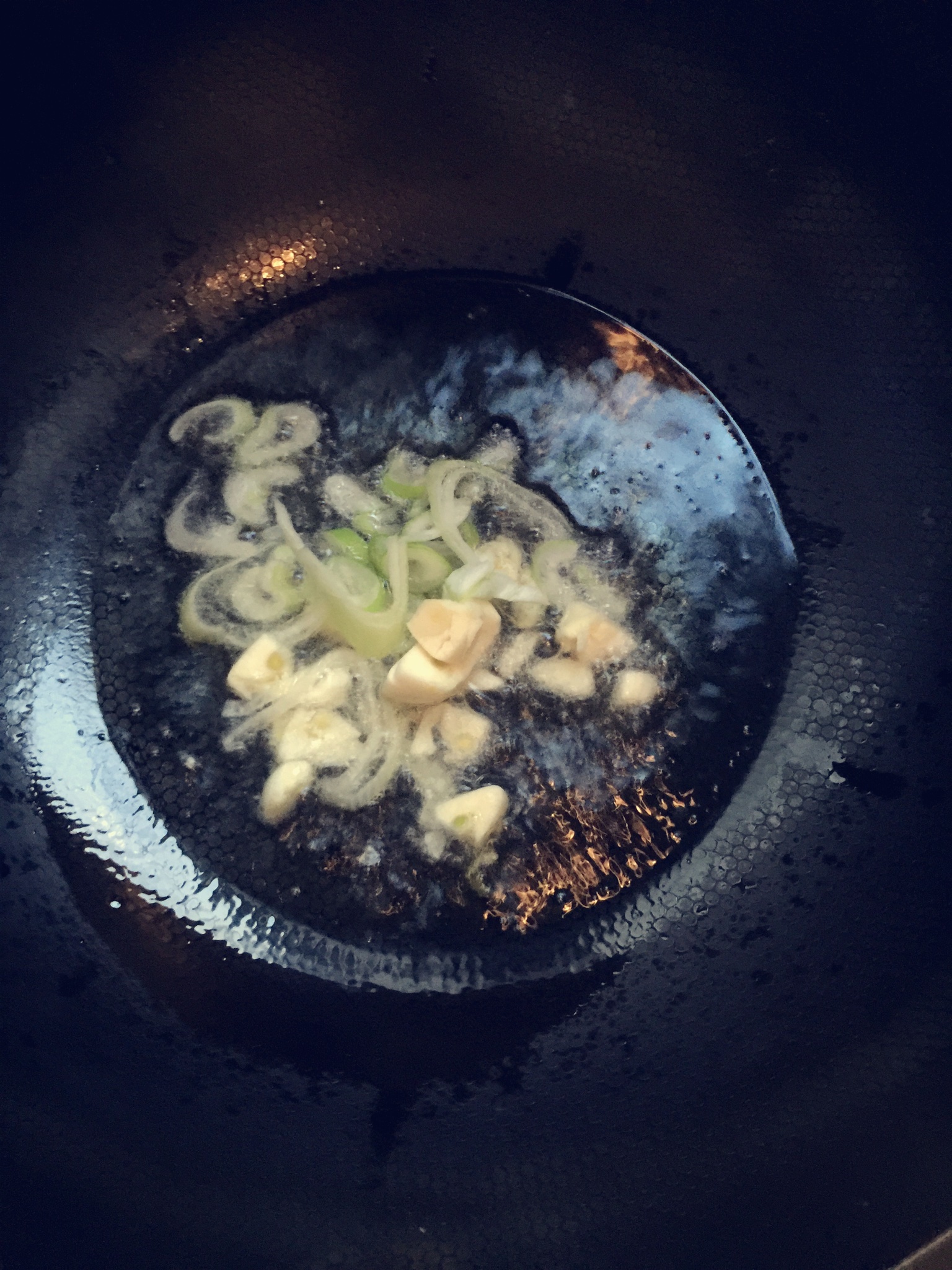 韓式辣白菜炒土豆片的做法 步骤2