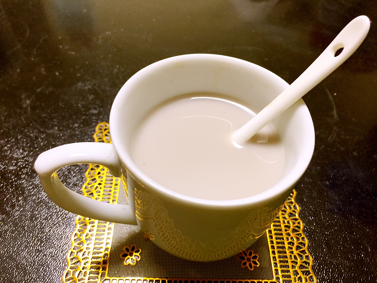 煉乳奶茶的做法 步骤2