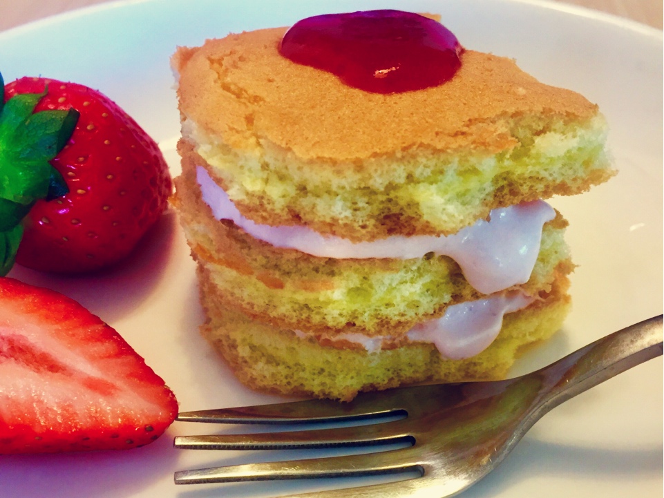 粉紅少女心之草莓奶油小蛋糕的做法 步骤7
