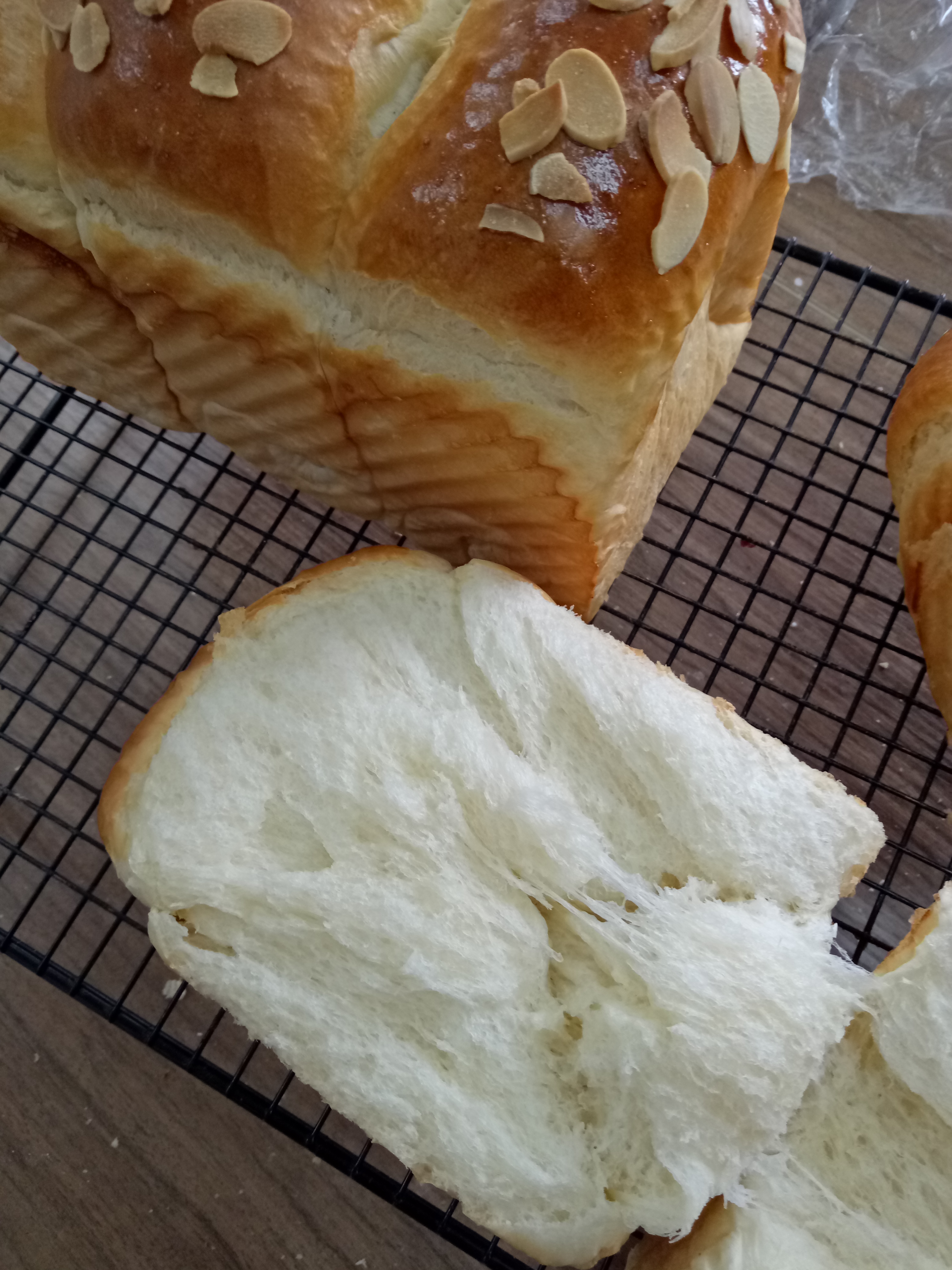 哈嘍！面包你好~~基礎面包（詳細介紹軟質面包如何揉面）的做法 步骤3