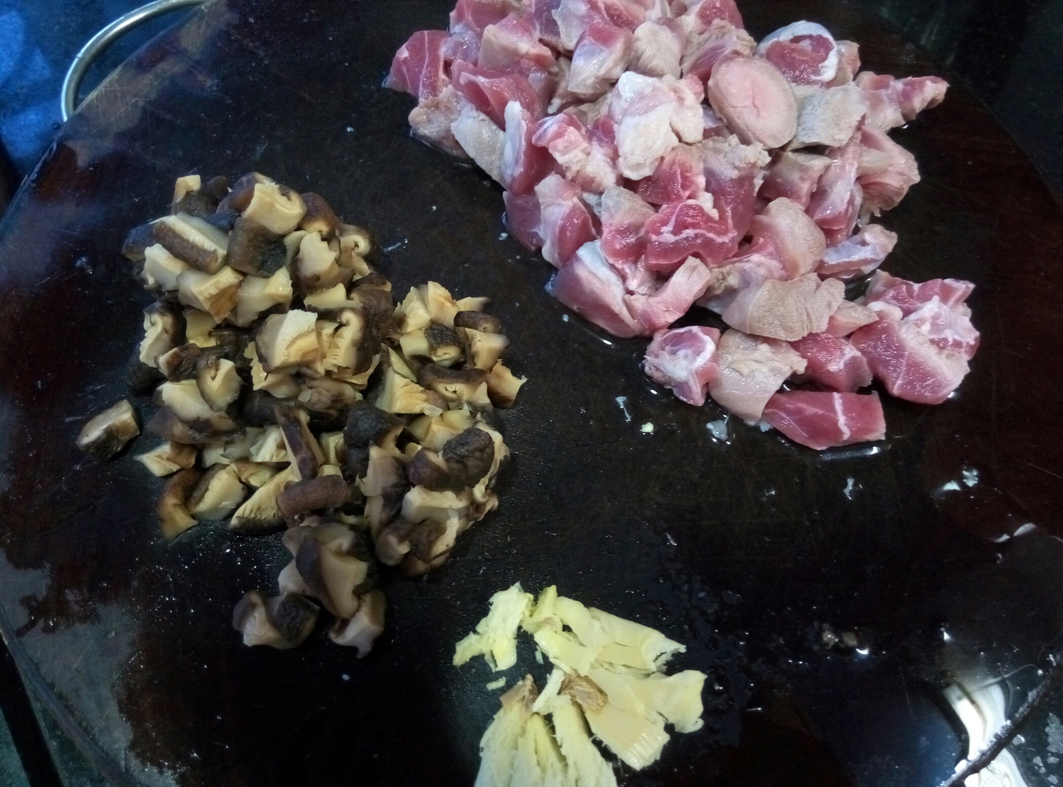 花菇豬腿肉燜飯的做法 步骤1
