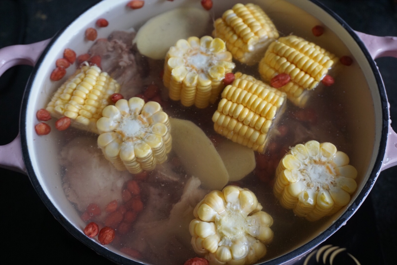 玉米蓮藕筒骨湯的做法 步骤5