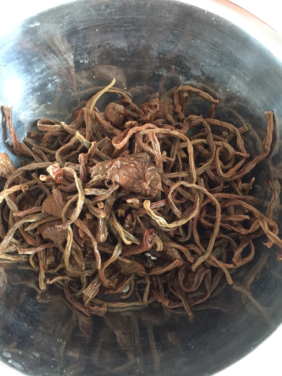 五花肉炒干豆角茶樹菇的做法 步骤1