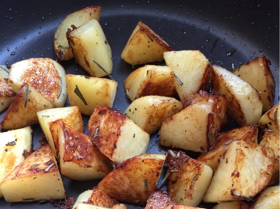 迷迭香煎土豆的做法 步骤4