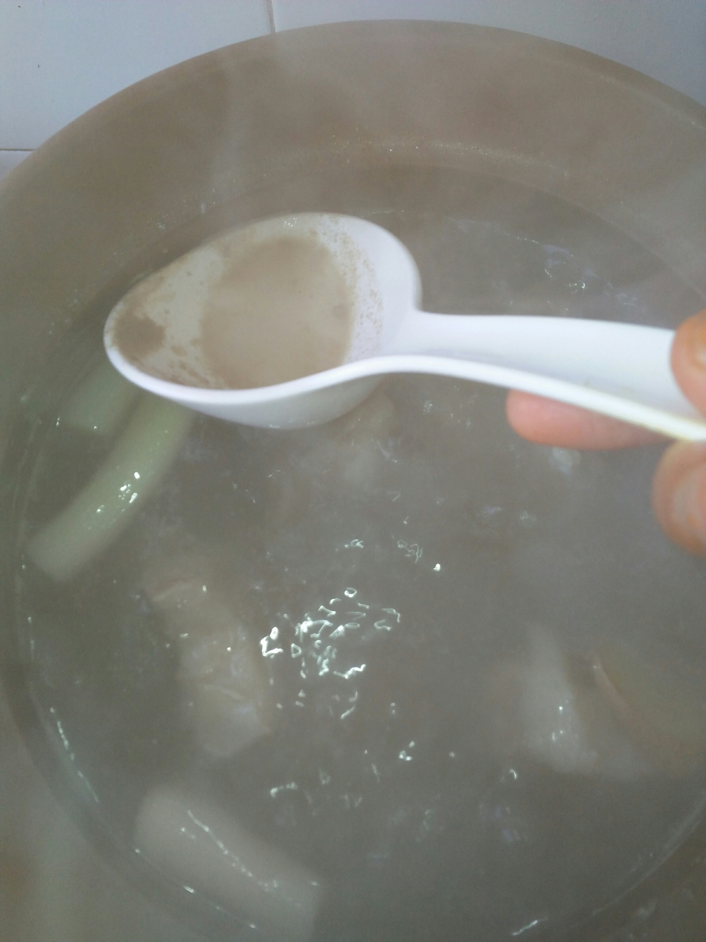砂鍋排骨炖老南瓜的做法 步骤2