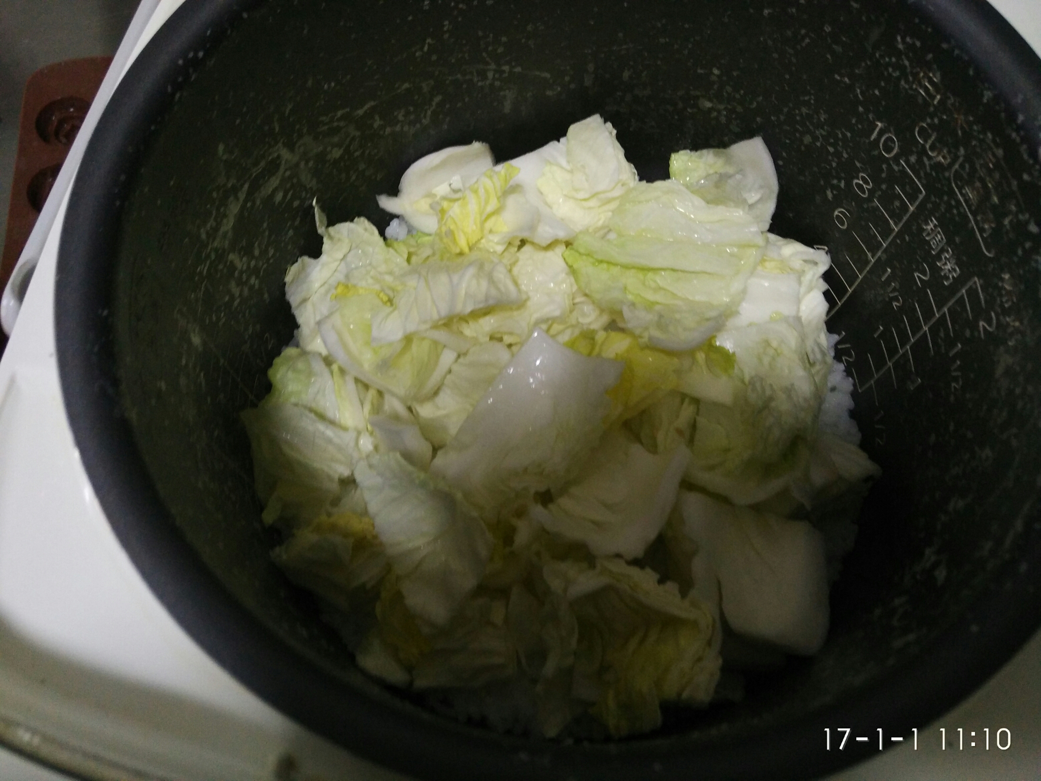 電飯煲版包菜肉片蓋澆飯的做法 步骤4
