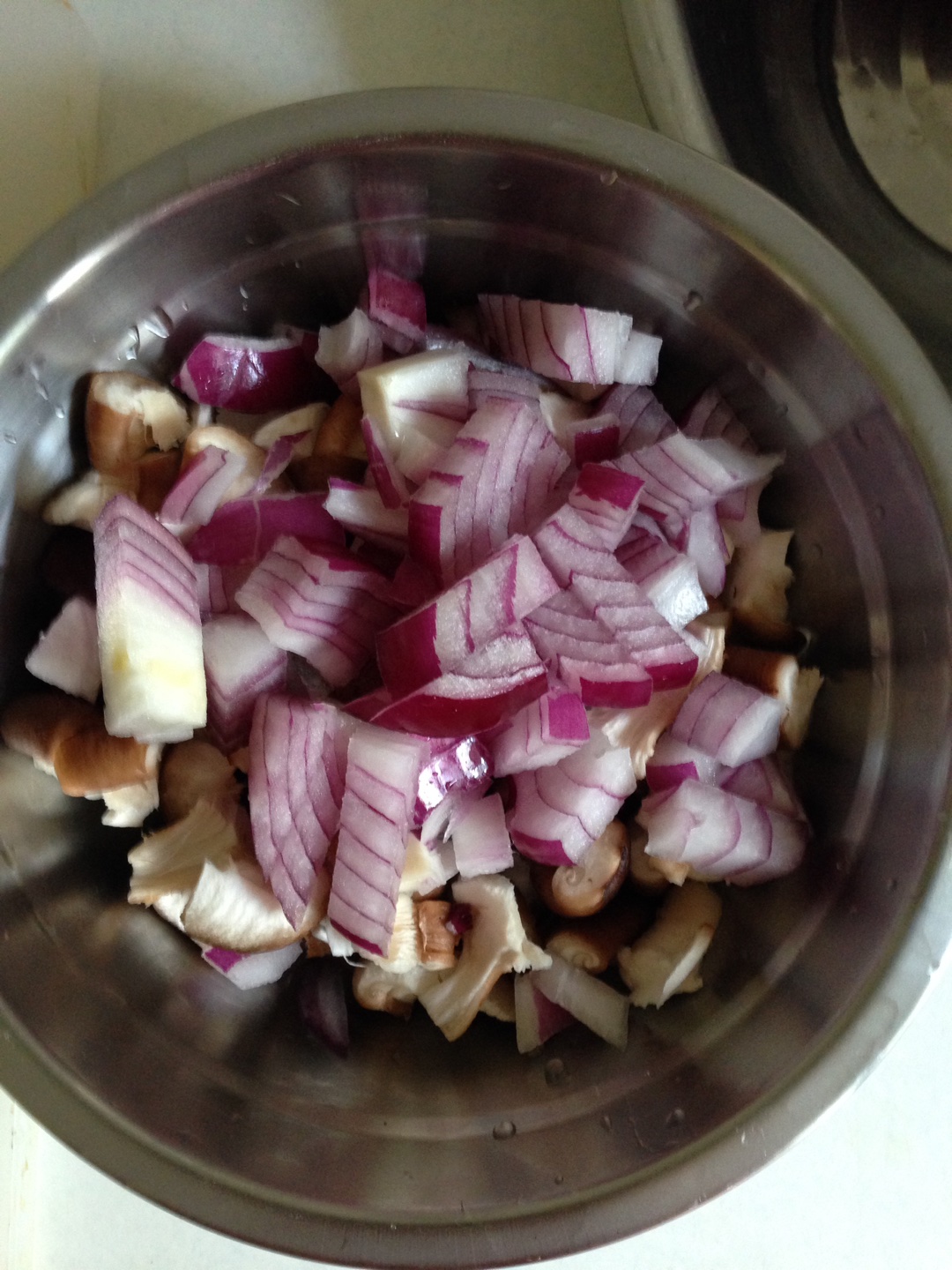 寶寶菜譜︰香菇雞丁燒土豆的做法 步骤2