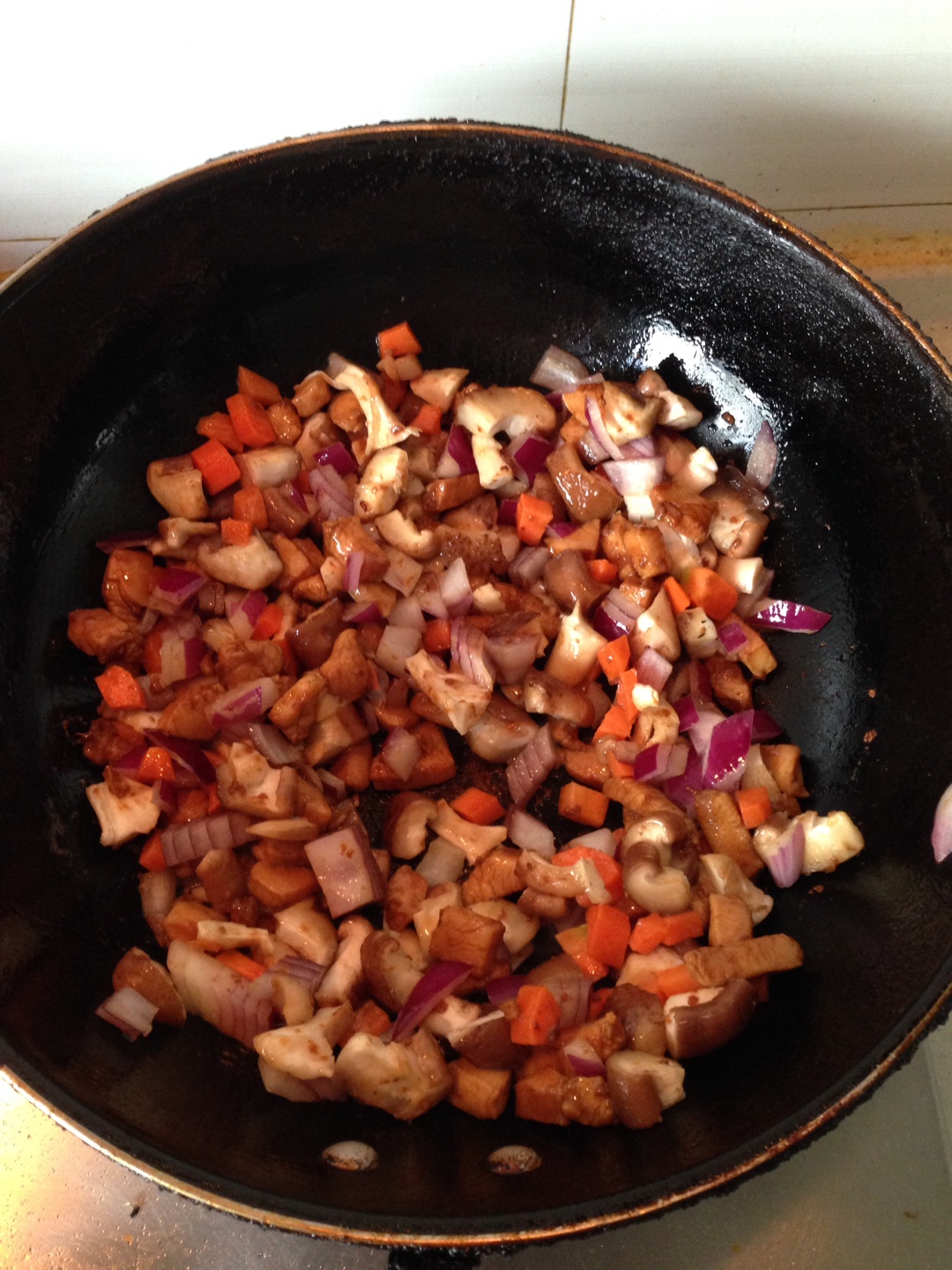 寶寶菜譜︰香菇雞丁燒土豆的做法 步骤5