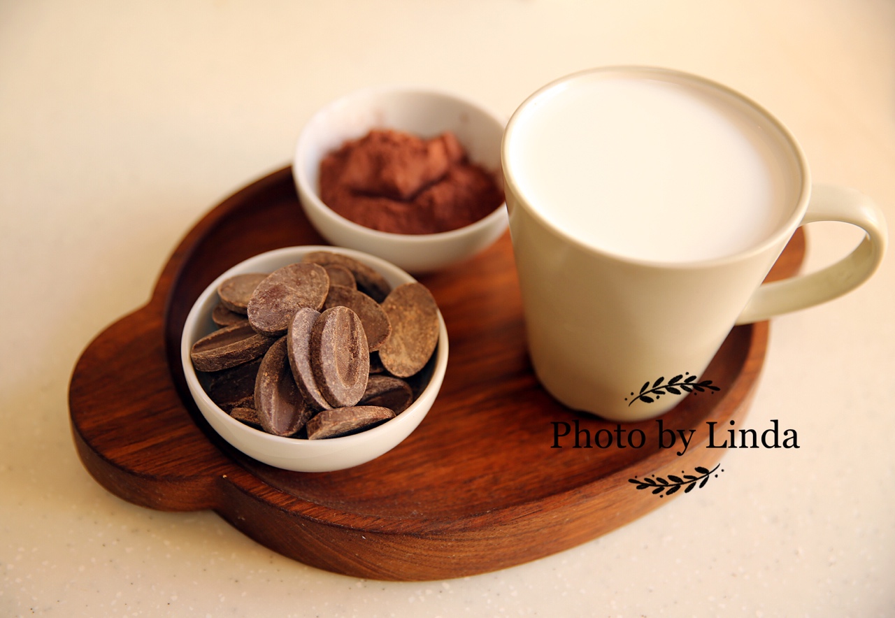 冬日里來一杯“巧克力熱可可”吧！（超詳細分步圖，廚房小白都可以輕松搞定）的做法 步骤1