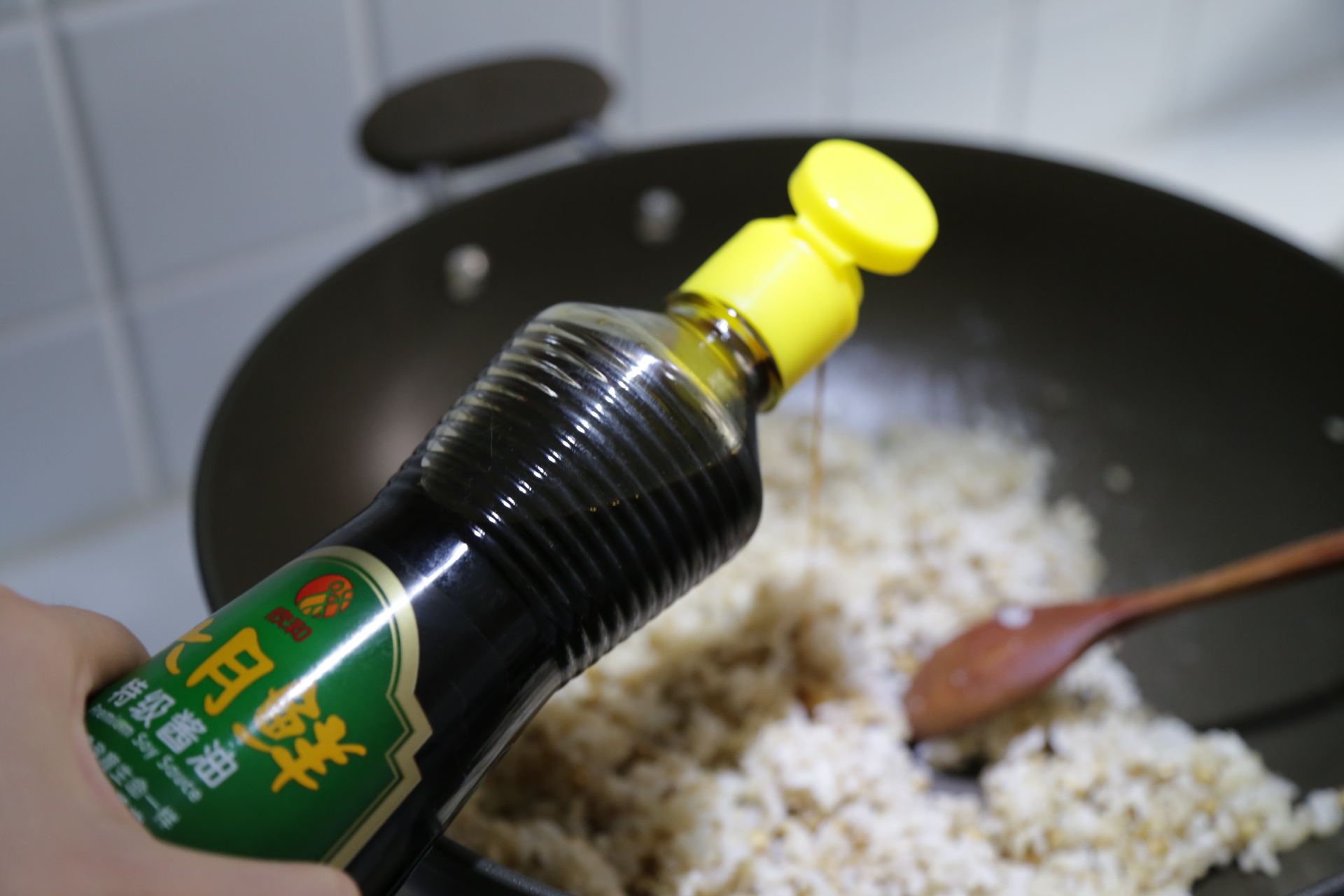 牛油果拌糙米飯 -- 六月鮮醬油版的做法 步骤2