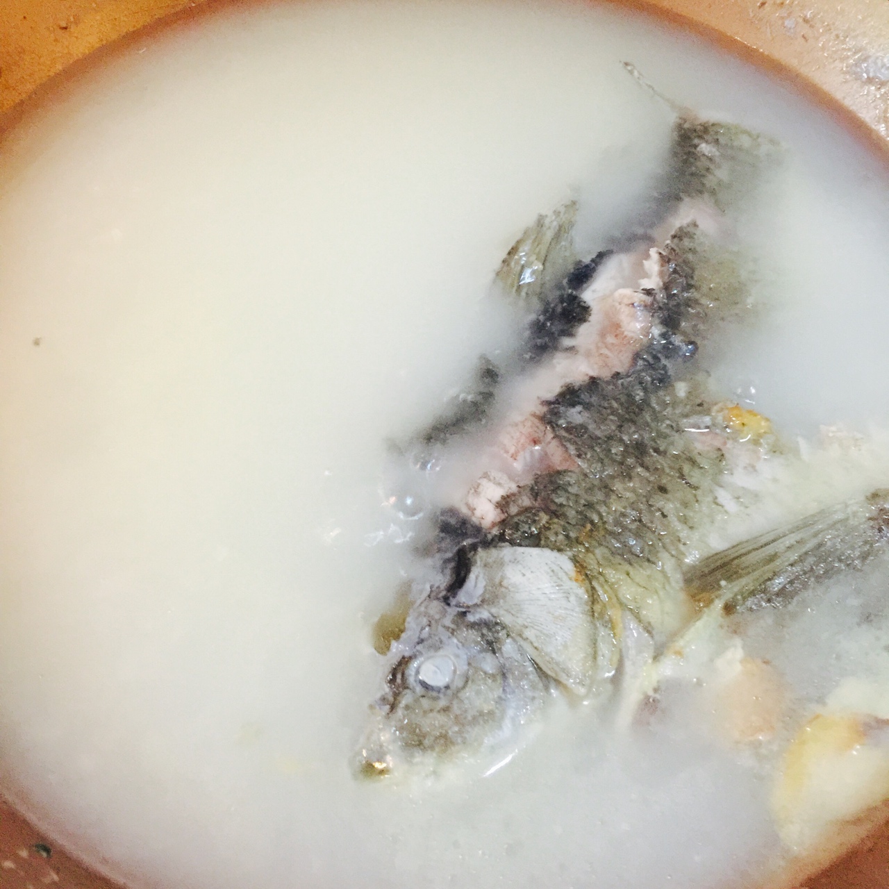 菌菇河鯽魚湯的做法 步骤1
