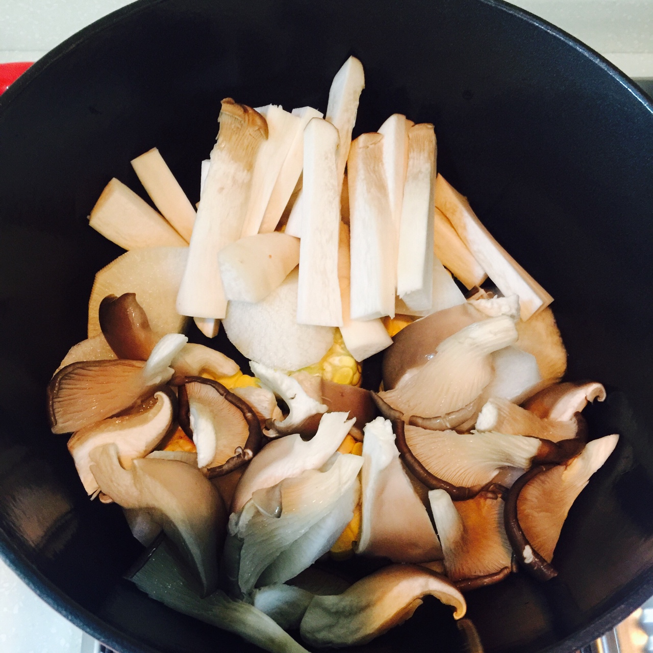 菌菇河鯽魚湯的做法 步骤4