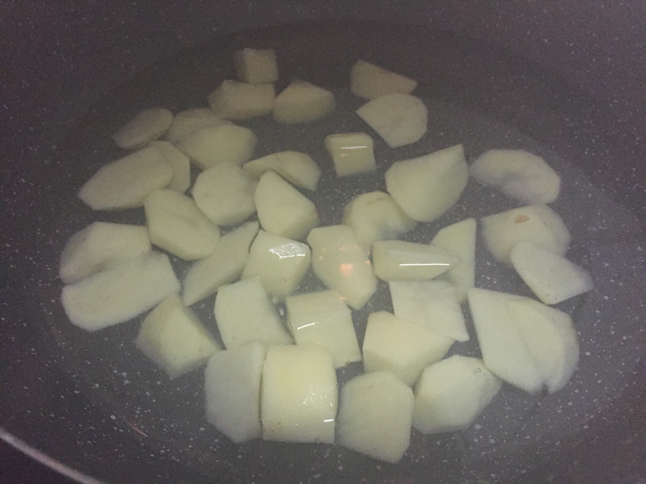 香辣紅燒土豆雞塊的做法 步骤1