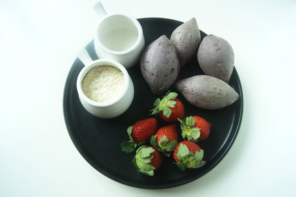 低脂健康小甜點【紫薯草莓大福】的做法 步骤1