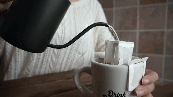 掛耳咖啡沖法 | 三分鐘做好媲美咖啡館的手沖咖啡的做法 步骤5