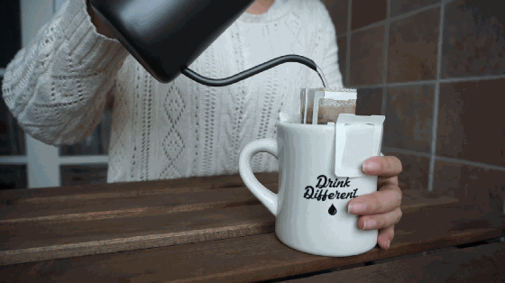 掛耳咖啡沖法 | 三分鐘做好媲美咖啡館的手沖咖啡的做法 步骤6