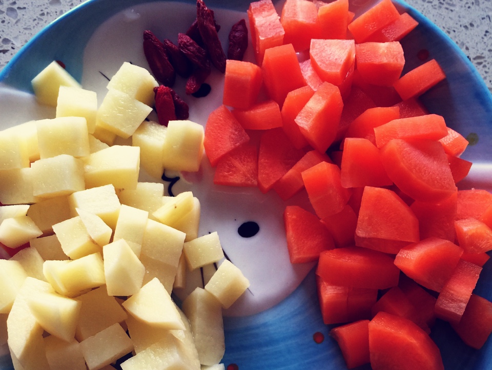 寶寶輔食--蔬菜排骨湯的做法 步骤1