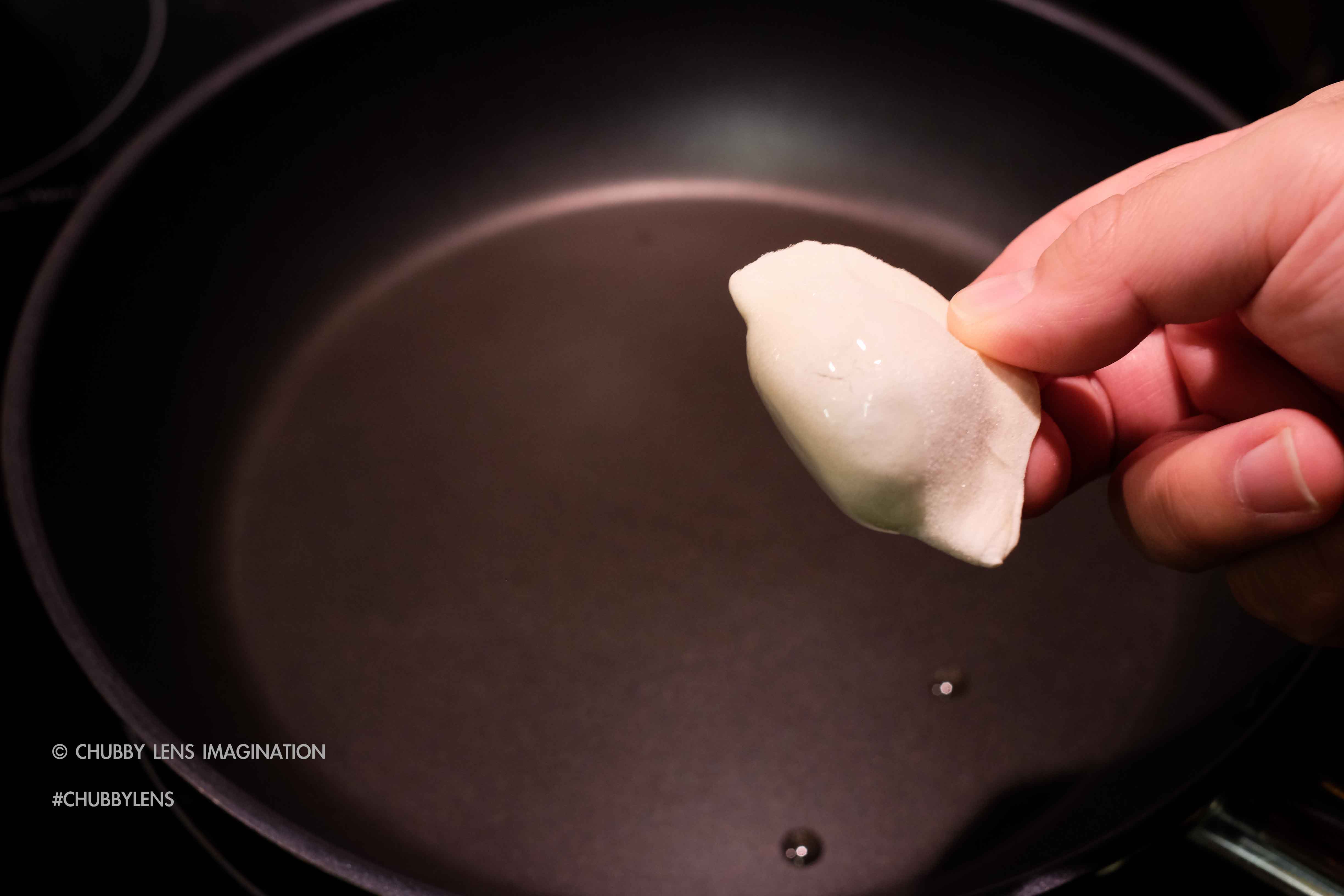 拯救一切的速凍水餃，1秒變鍋貼的做法 步骤4