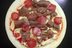 牛肉臘腸披薩的做法 步骤4