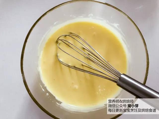 寶寶輔食︰酸奶蛋糕（蒸+烤）—可蒸可烤，入口即化，酸奶味濃郁，口感綿密如起司蛋糕！10M+的做法 步骤3