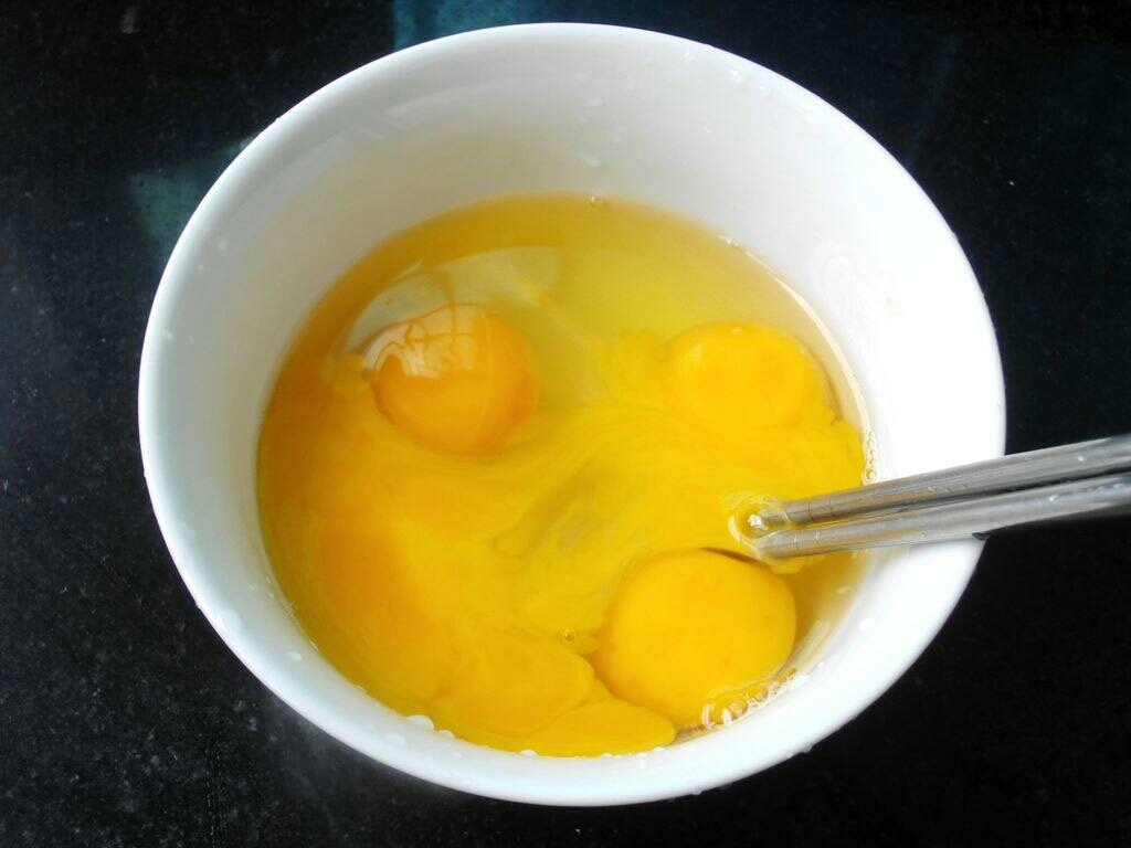 韓式泡菜雞蛋卷的做法 步骤2